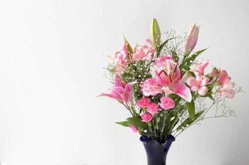 『切り花』が驚くほど長持ちする裏ワザ公開！「知らなかった…」「意外すぎるけど簡単！」