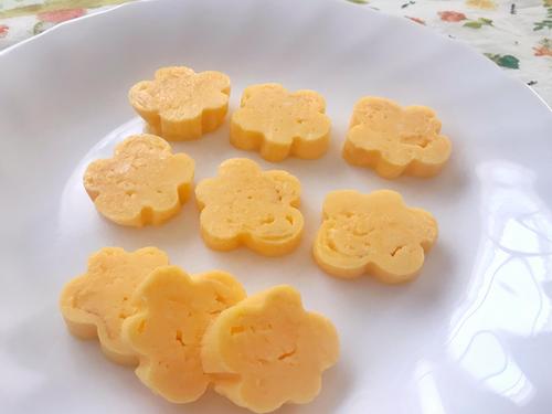 お弁当が映える♪とっても可愛らしい「花形の卵焼き」簡単レシピ｜お花見にオススメ！