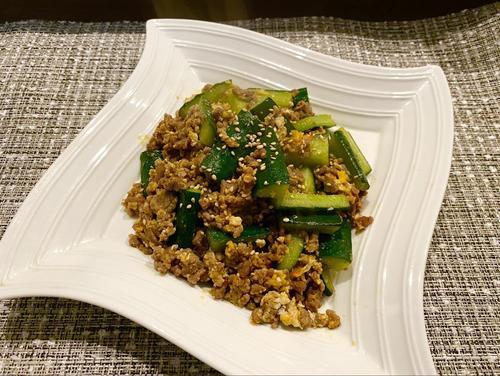 「きゅうりと挽き肉の韓国風炒め」