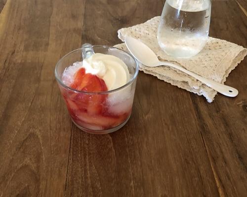 【プラムのコンポートのしゅわしゅわアイス】甘酸っぱさをフロート風に！