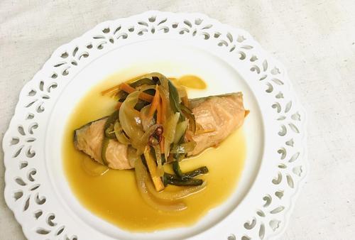 【揚げない鮭の南蛮漬け】電子レンジでお手軽ヘルシーに！