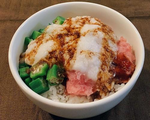 まぐろやまかけ丼