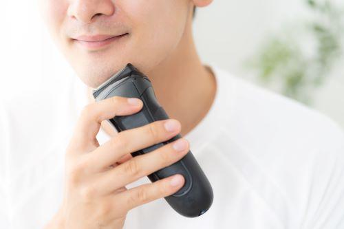 シェーバーで肌荒れせず深剃りする方法は？シェーバーの選び方も解説