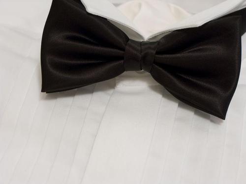 結婚式の二次会はどんな服装が正解？メンズのマナーについて解説！