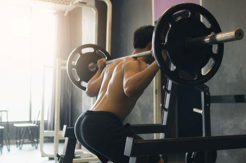 スクワットのきついやり方！ガッチリ下半身を作るためのコツを解説