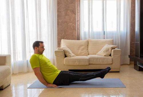 ニートゥチェストでぽっこりお腹と決別！腹筋に効果的なワケとは？