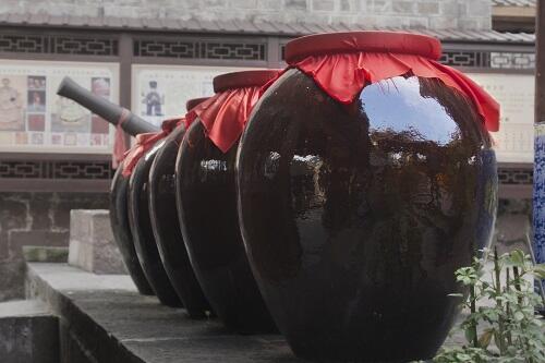 紹興酒の甕壷の写真